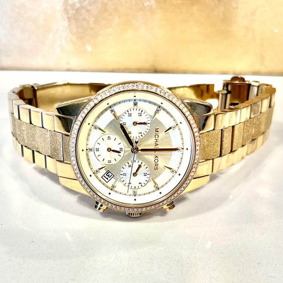 Michael Kors Women's Ritz Gold Toned Stainless Steel Watch With Crystal Topring - Picture 7 of 12